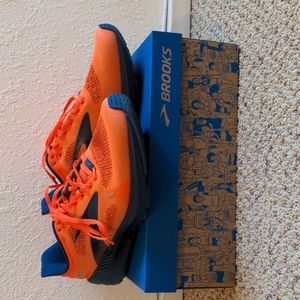 Brooks Launch GTS 9